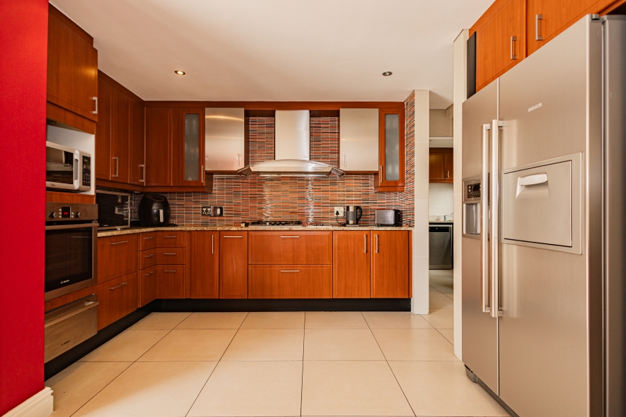 6 Bedroom Property for Sale in Baronetcy Estate Western Cape